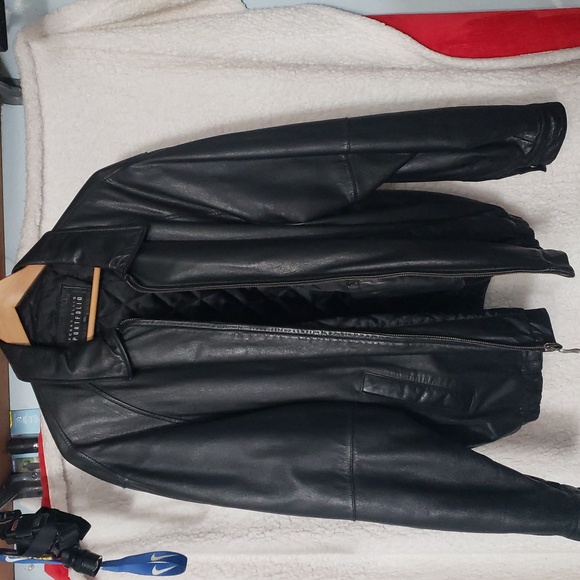 leather jacket from macys. one owner - Picture 6 of 11